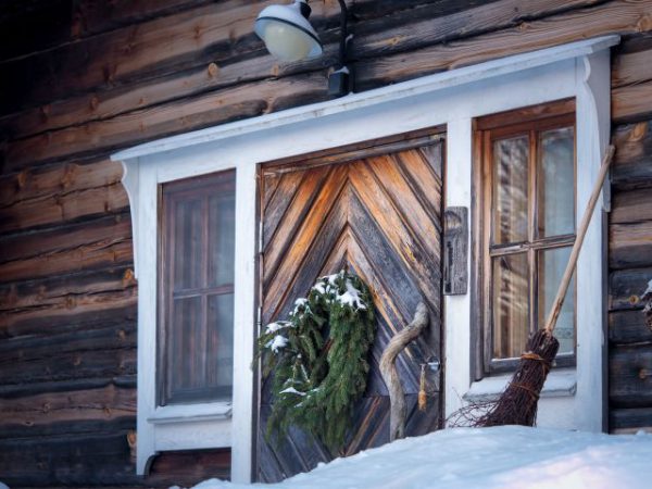 cabin-in-the-winter