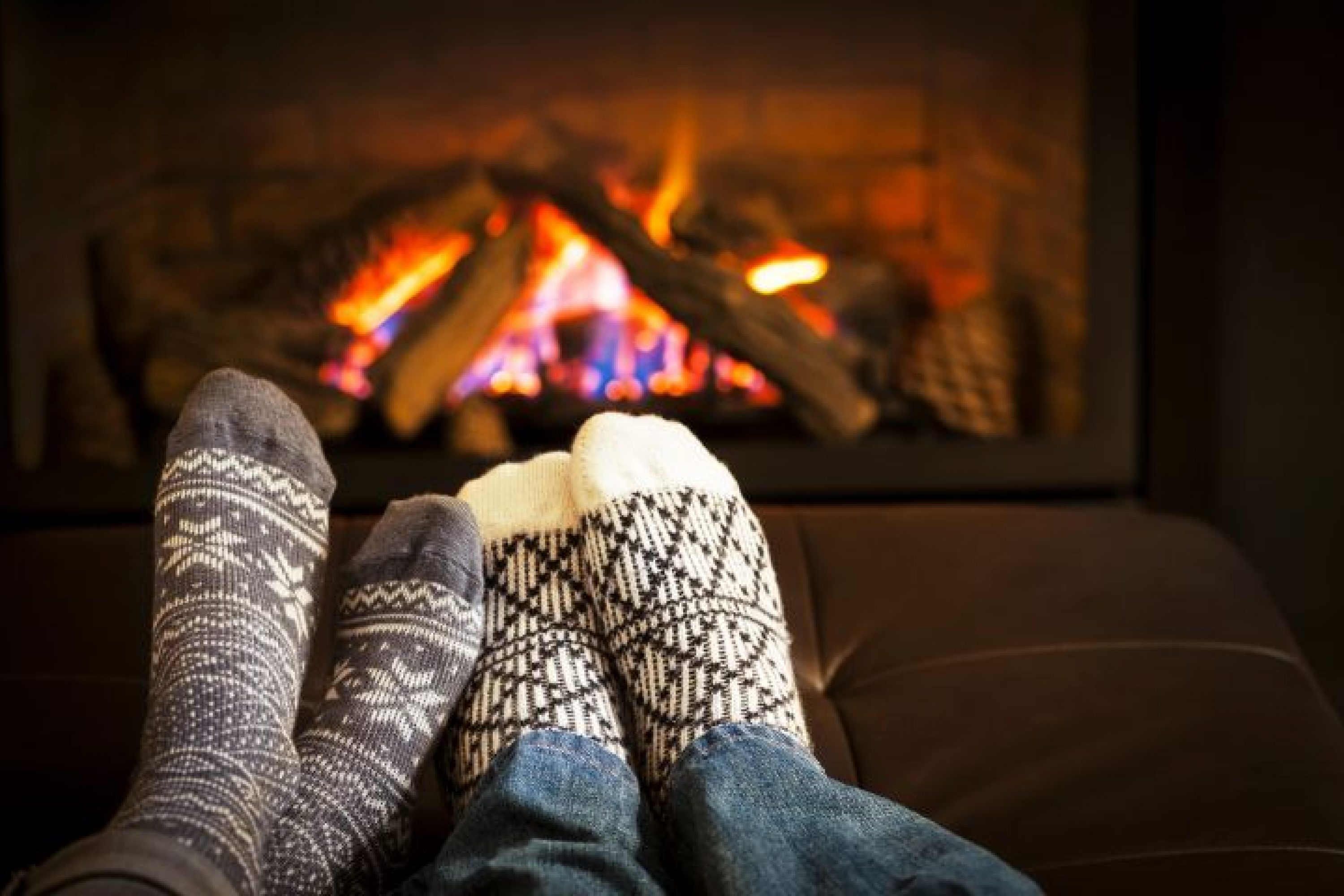 aksyt-ammat-woolsocks-fireplace