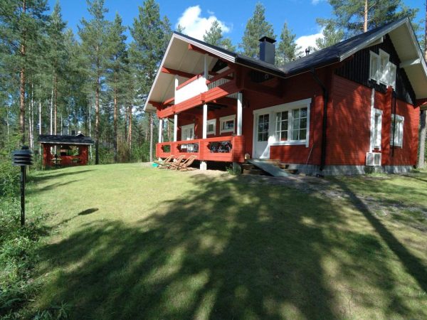 huvila-villiruusu-sirnihtan-lomamökit