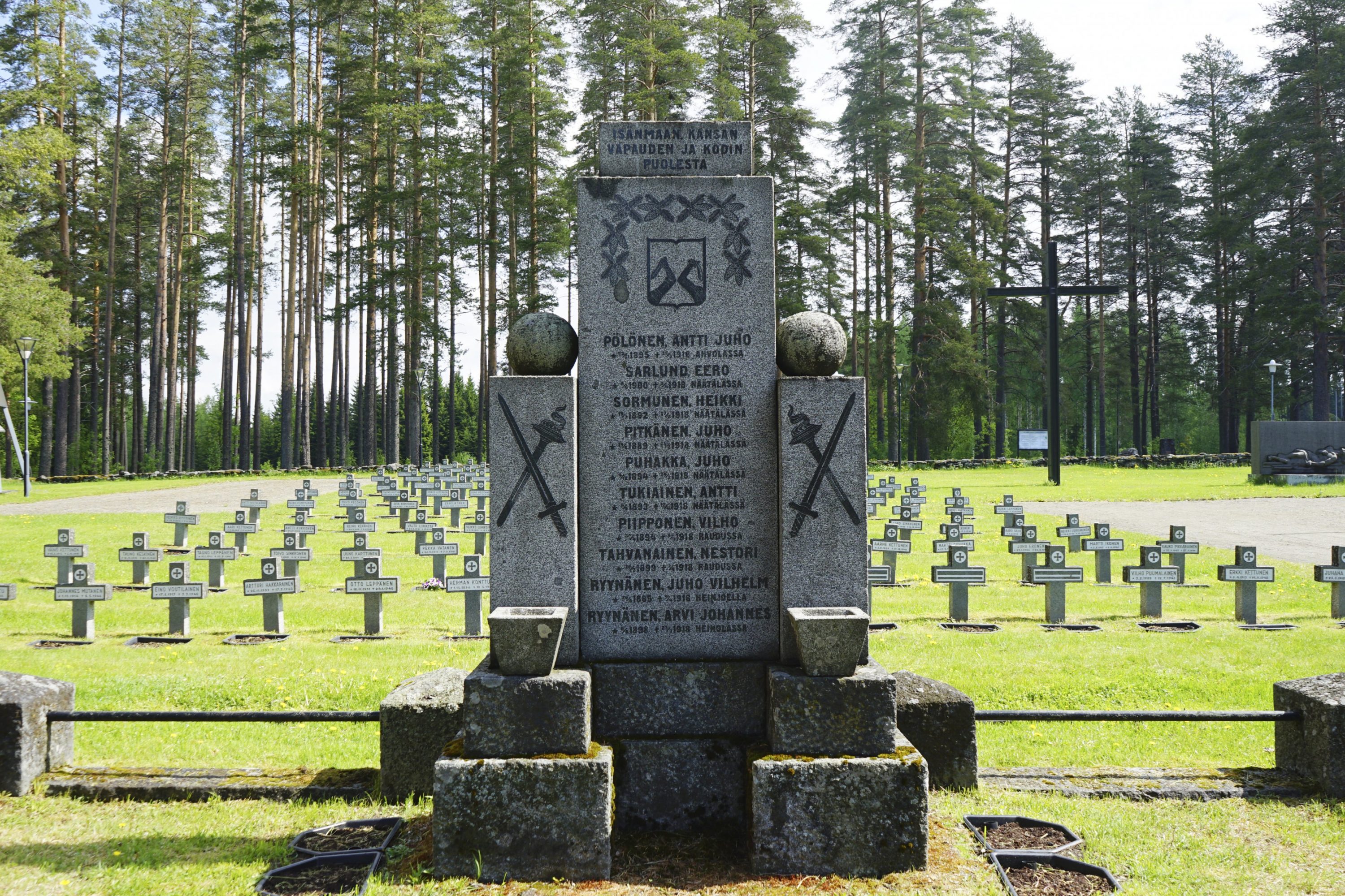 Sodanmuistomerkki ja sankarihaudat Kontiolahdella