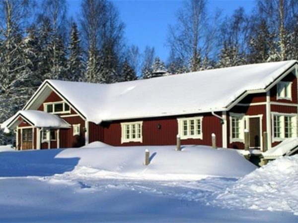 Männikkölän-Pirtti-pihamökki-majatalo-Nurmeksessa