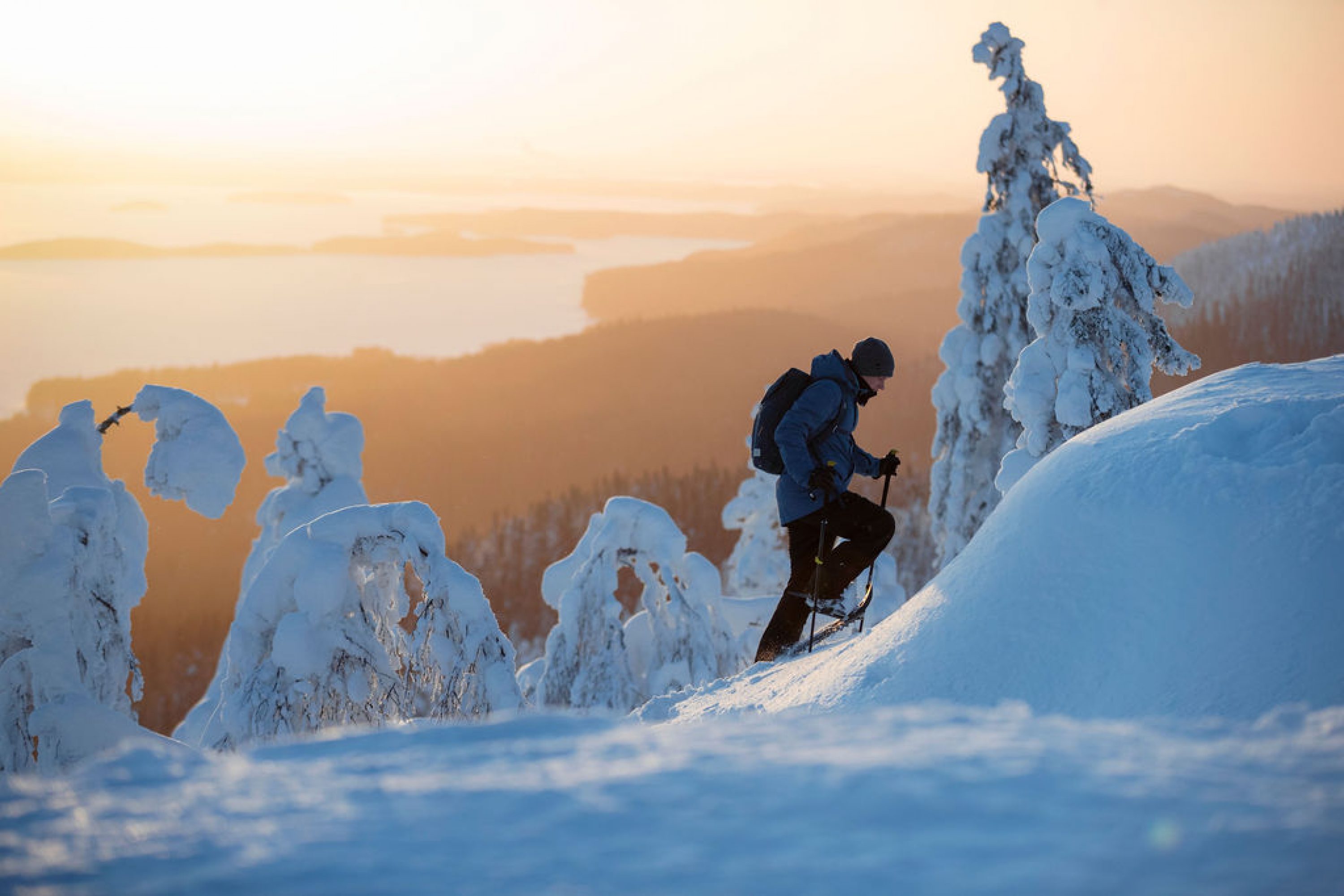 A man snowshoeing on the Koli Hills