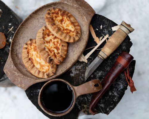 https://www.visitkarelia.fi/files/visitkarelia_harri-tarvainen_winter_outdoormeal2.jpg