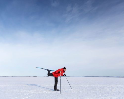 https://www.visitkarelia.fi/files/visitkarelia_harri-tarvainen_winter_skiing_yoga.jpg