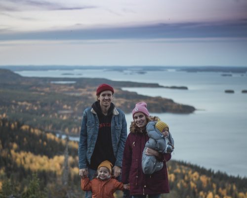 https://www.visitkarelia.fi/files/vk-elivosk-family3-jpg.jpg
