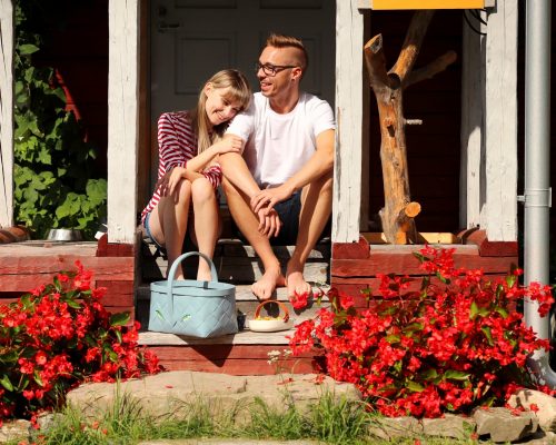 https://www.visitkarelia.fi/files/vk-harri-tarvainen-coupleinveranda-jpg-e1718097952193.jpg