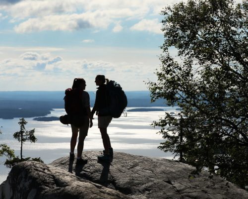 https://www.visitkarelia.fi/files/vk-harri-tarvainen-hiking8-jpg-e1604312046580.jpg