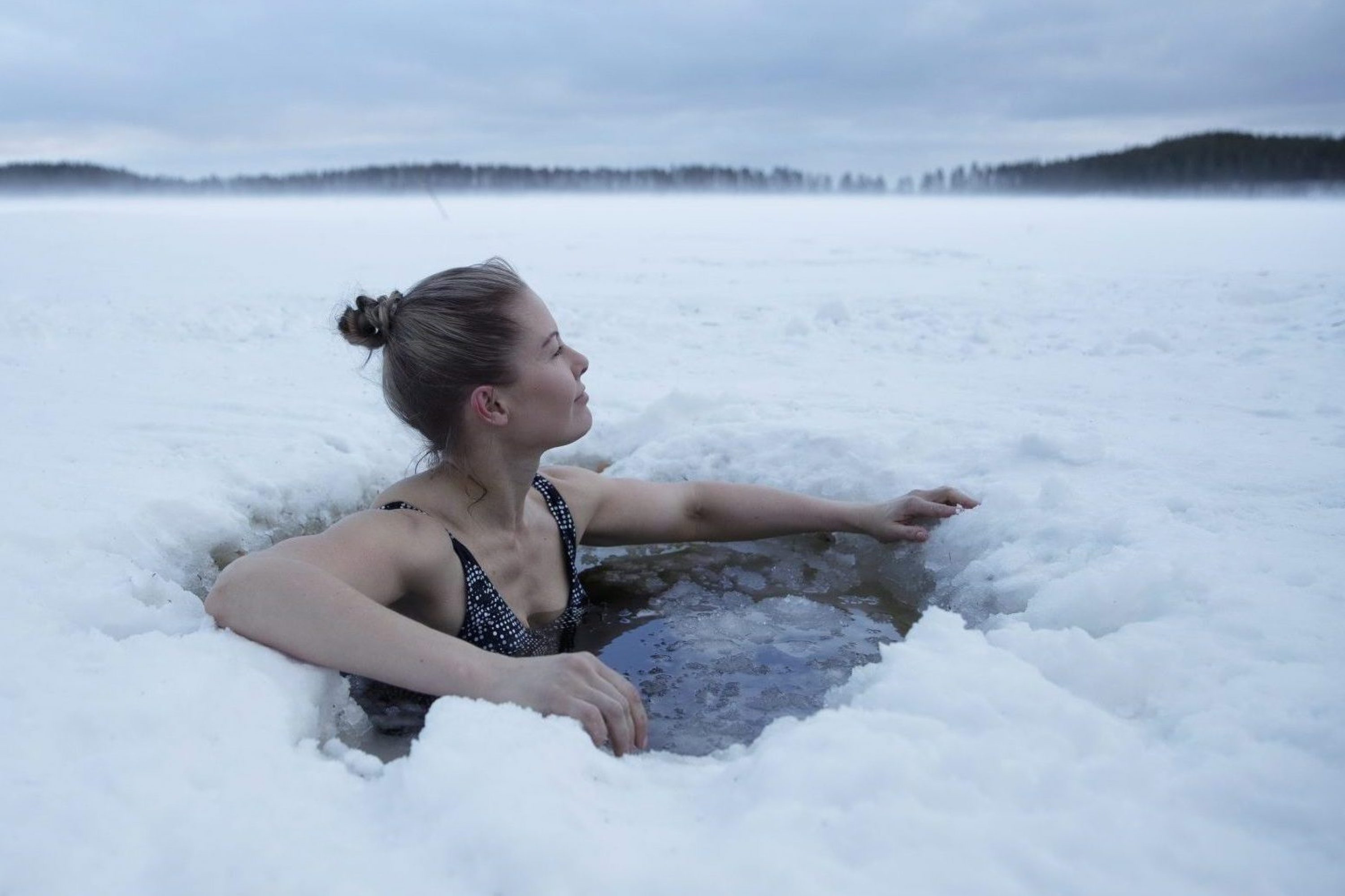 vk-iceswimming-winter