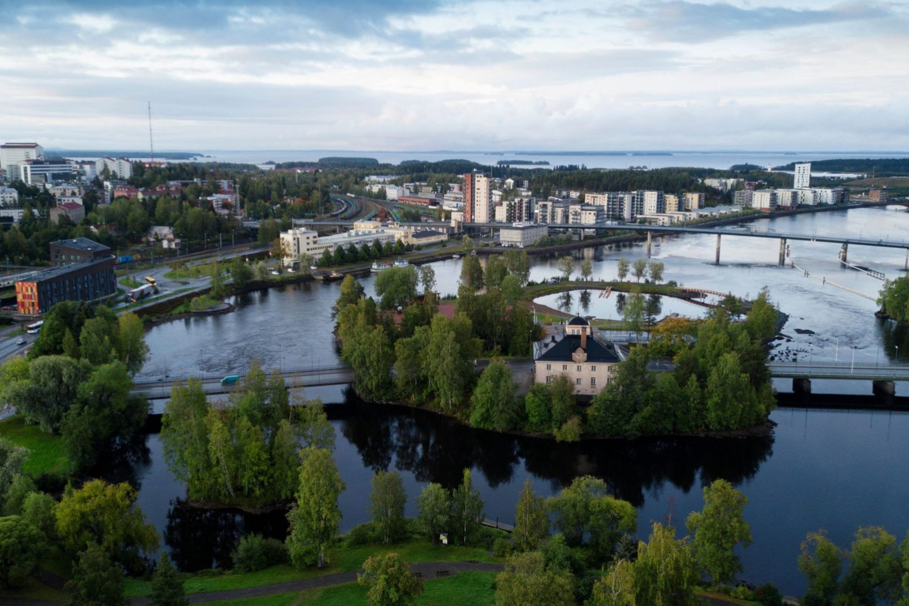 Joensuun Ilosaari ja Pielisjoki ylhäältäpäin kuvattuna