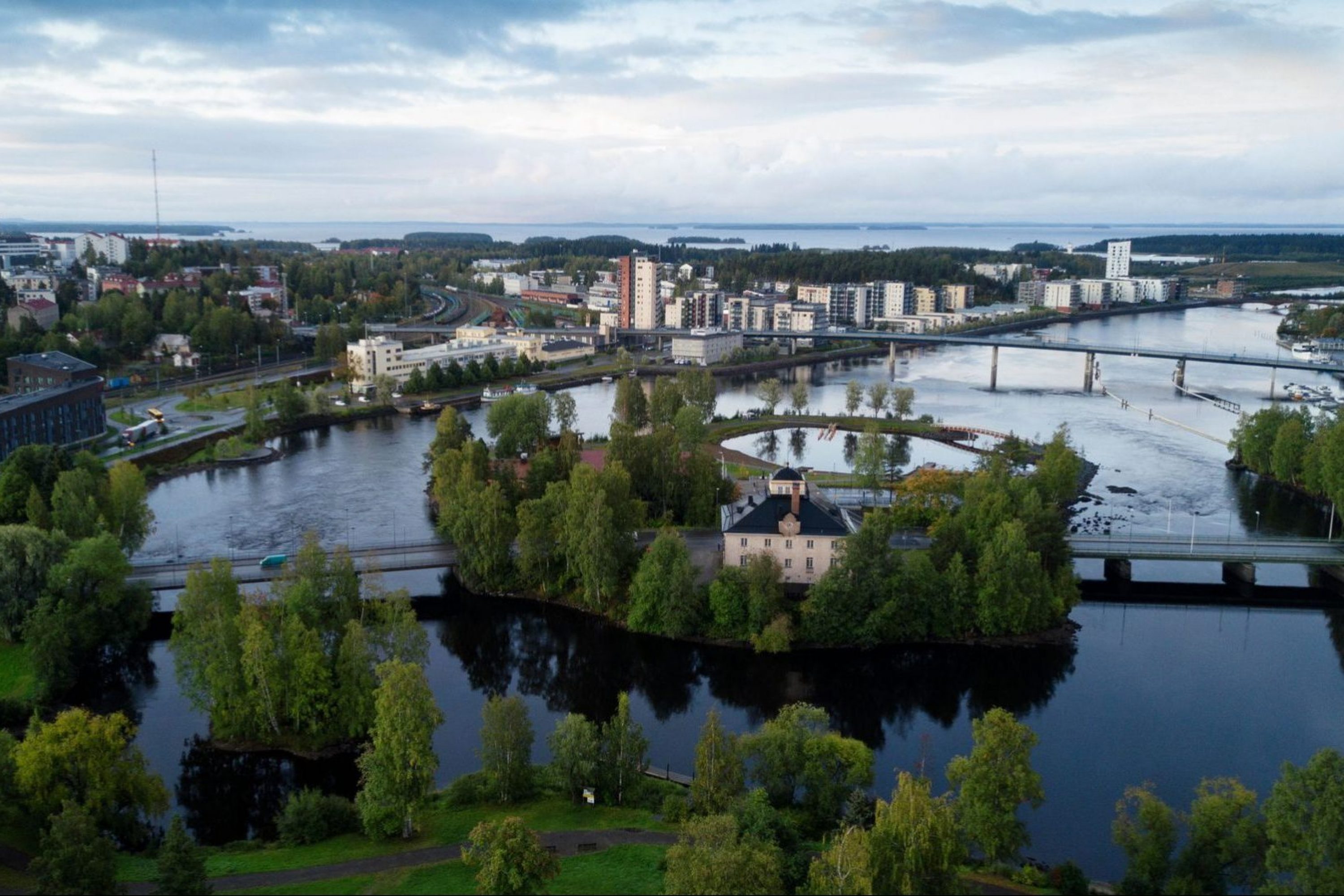 Joensuun Ilosaari ja Pielisjoki ylhäältäpäin kuvattuna