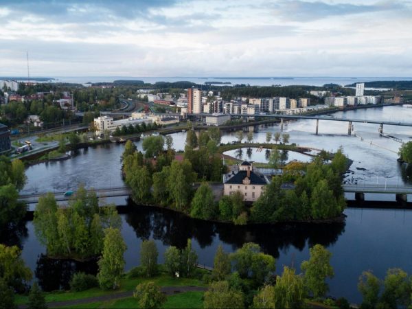 Joensuun Ilosaari ja Pielisjoki ylhäältäpäin kuvattuna