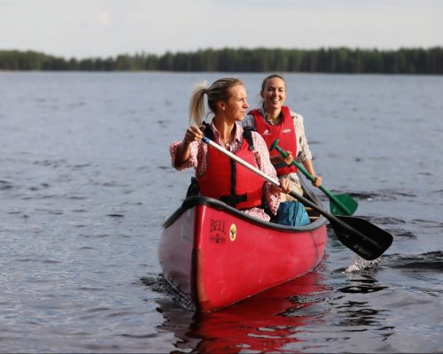 https://www.visitkarelia.fi/files/vk-harri-tarvainen-paddling-jpg-e1623846208730.jpg