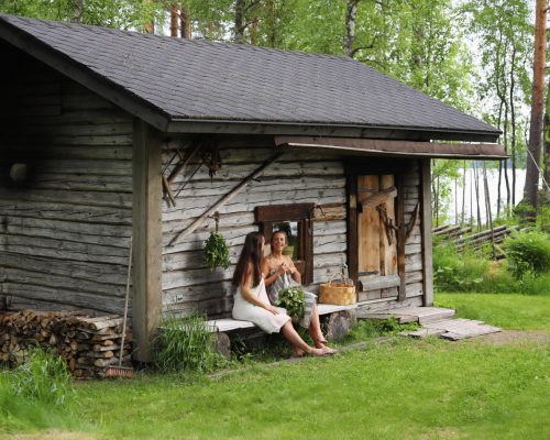https://www.visitkarelia.fi/files/vk-harri-tarvainen-saunabathers8-jpg-e1604929007894.jpg