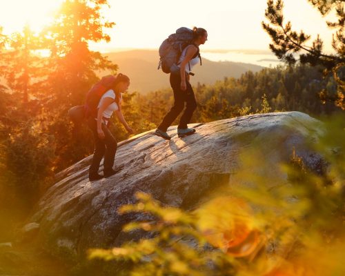 https://www.visitkarelia.fi/files/vk-harri-tarvainen-sunrisehiking-jpg.jpg