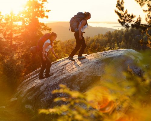 https://www.visitkarelia.fi/files/vk-harri-tarvainen-sunsethiking-jpg.jpg