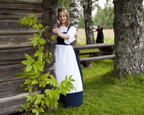 https://www.visitkarelia.fi/files/vk-topi-ylamononen-parppeinvaara-girl2-jpg.jpg