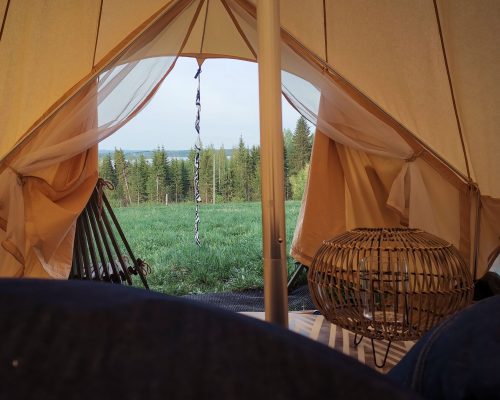 https://www.visitkarelia.fi/files/vk_itarajan-helmi-tentsile-ilosaari-30_tohmajarvi_2021-e1627622507187.jpg