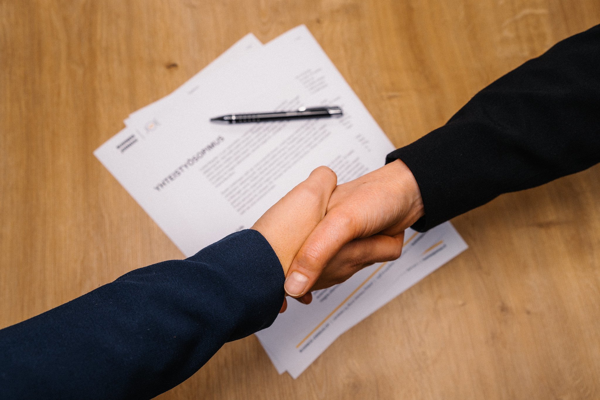 Business_Joensuu_yhteistyön_kättely
