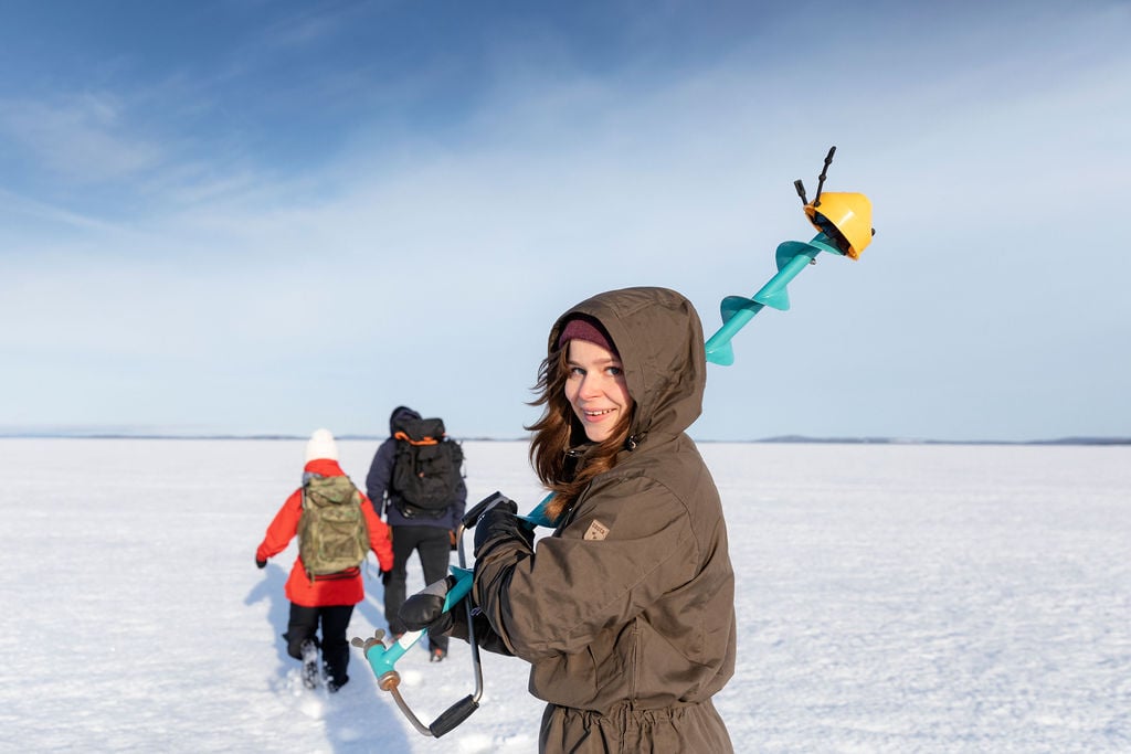 VisitKarelia_Harri Tarvainen_winter_icefishing