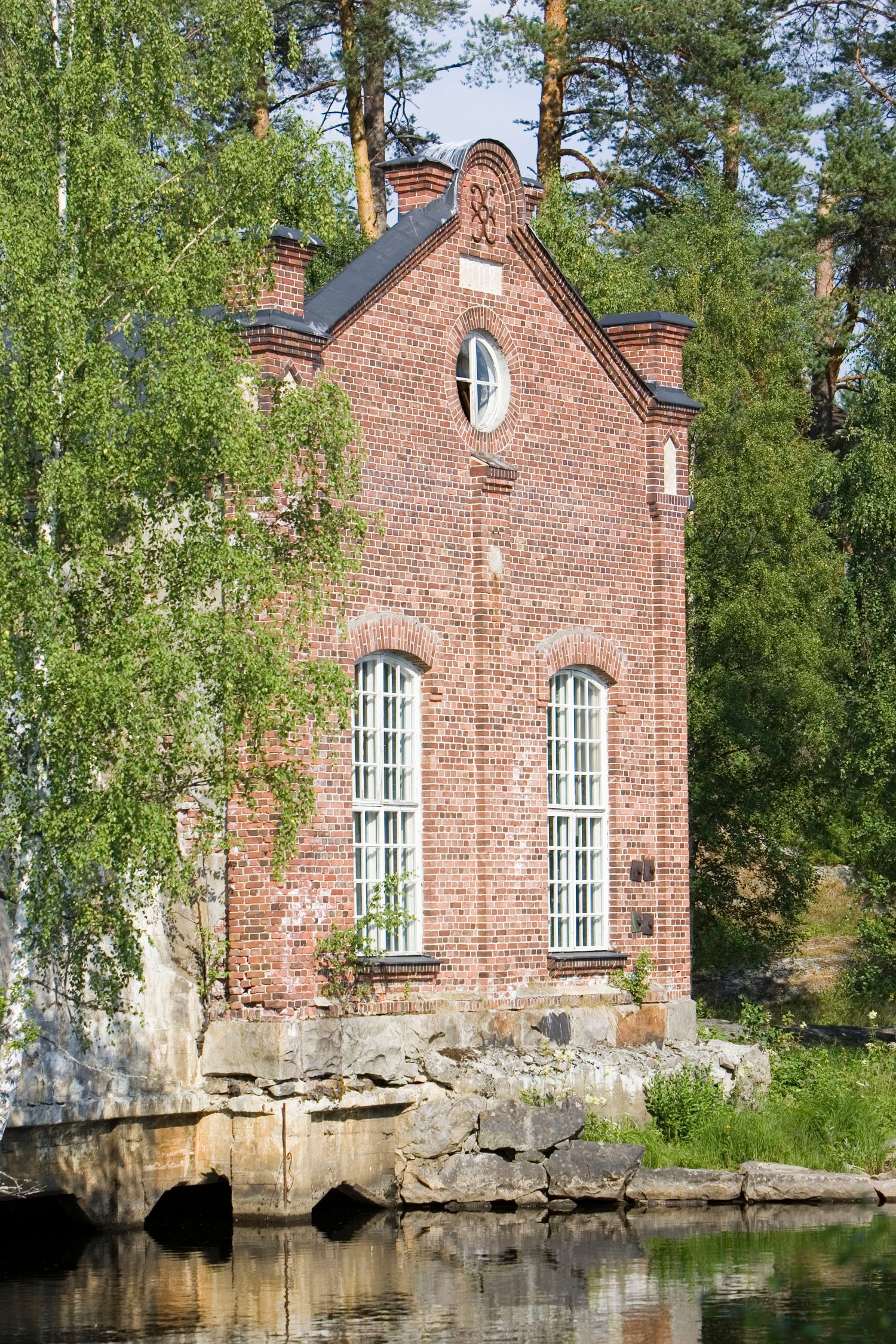 Voimalaitomuseo pääty joelta PT 05